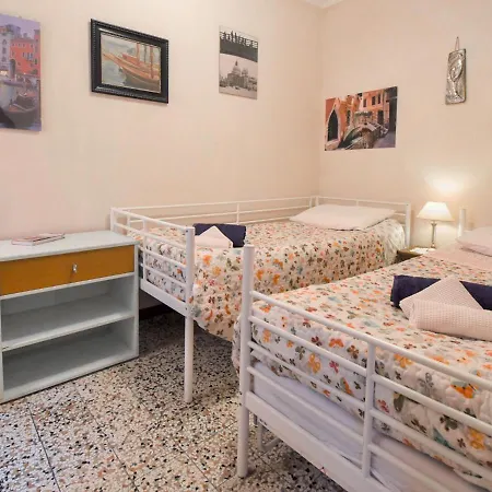 Locazione Turistica Calle Delle Ancore Apartment